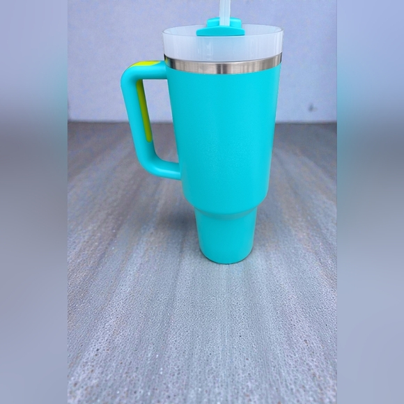 Stanley Tropical Teal Quencher H2.0 FlowState Tumbler - 40 oz - Picture 3 of 9